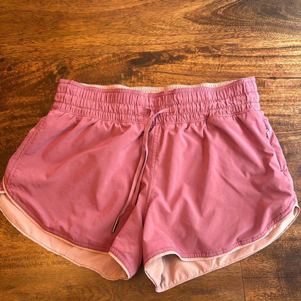 Lululemon reversible shorts size 6